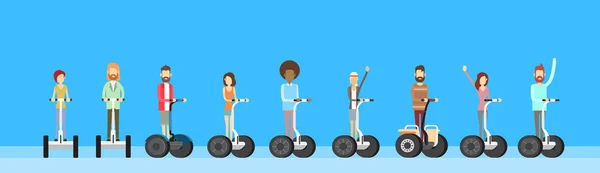 Scooter électrique de Segway de voyage de groupe de personnes — Image vectorielle