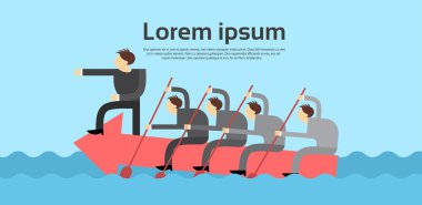 İş adamları ok patron ekip çalışması kavramı lider yüzmenin takım