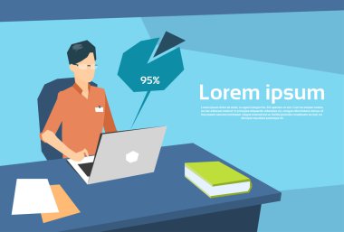 Resepsiyon iş Laptop oturan iş adamı