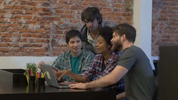 Personnes bureau diversifié mélange race groupe gens d'affaires travaillant — Video