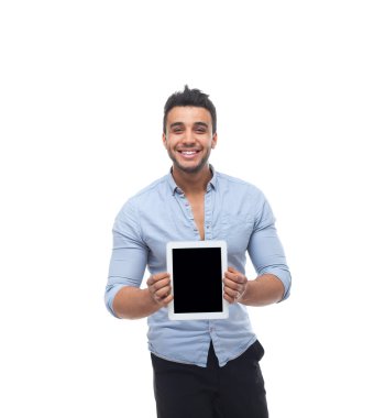 Yakışıklı iş adamı mutlu gülümseme, işadamı göstermek boş tablet bilgisayar ekranı