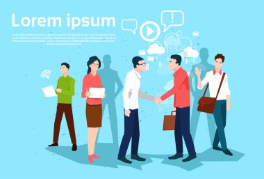 İş insanlar takım yöneticilerinin elini sıkmak