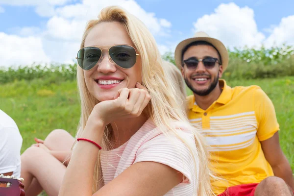 Woman face close up outdoor green grass — Stock Photo, Image