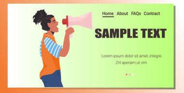 Kız aktivist elinde hoparlörle konuşuyor kadın güçlendirme hareketi kadın güç kavramı