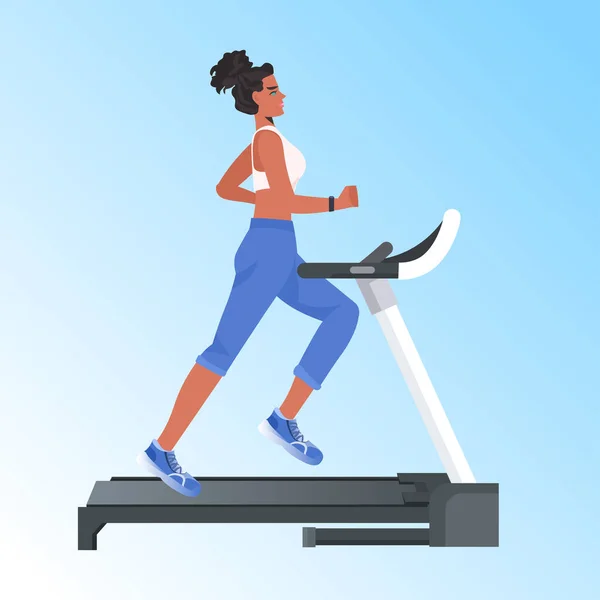 Mujer corriendo en cinta de correr chica afroamericana haciendo ejercicios de fitness entrenamiento estilo de vida saludable concepto — Archivo Imágenes Vectoriales