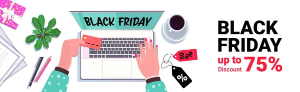 Ruce pomocí notebooku on-line nakupování černá pátek prodej dovolená slevy e-commerce koncept — Stockový vektor