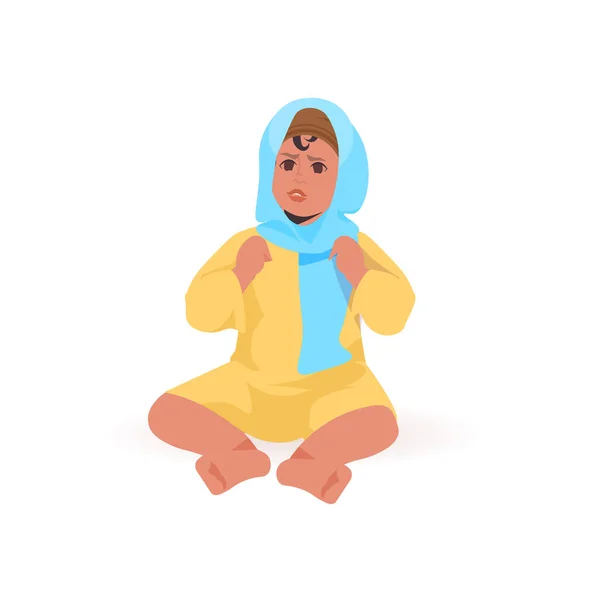 Tatlı küçük çocuk Arap bebek kızı oynuyor. Kadın çizgi film karakteri gibi poz veriyor. — Stok Vektör