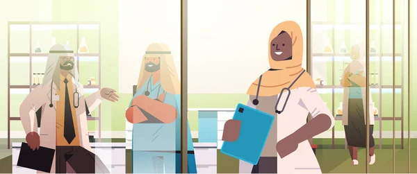 Afrikansk muslimsk läkare står framför arabiska sjukvårdspersonal team medicin vårdkoncept — Stock vektor