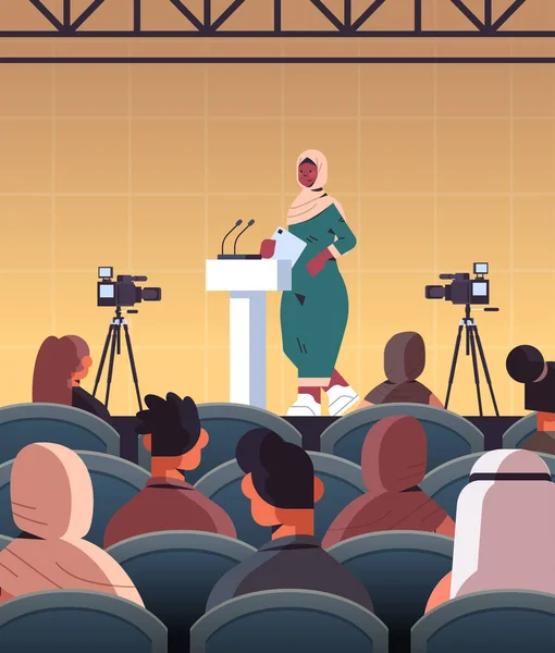 Arabische vrouwelijke arts geeft toespraak op tribune met microfoon medische conferentie vergadering — Stockvector