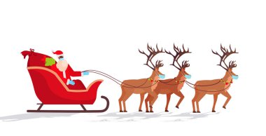 Ren geyikleriyle birlikte maske takan Noel Baba mutlu noeller Noel kutlaması konsepti