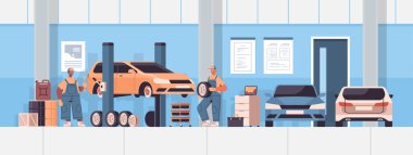 karışık yarış mekanikleri çalışıyor ve araba servisi otomobil tamiri ve kontrol konsepti