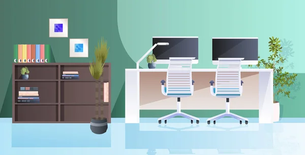 Lugar de trabajo con monitores de ordenador moderno interior del gabinete vacío no personas sala de oficina con muebles — Vector de stock