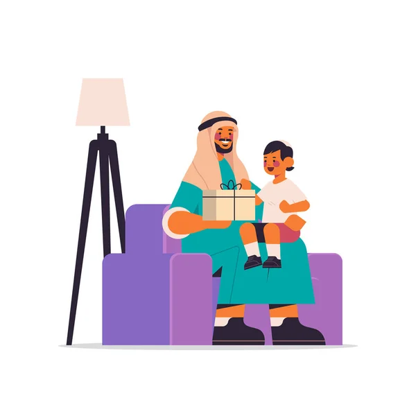 Fiatal arab apa gazdaság ajándék doboz fiú szülői apaság koncepció apa ad nyaralás ajándék a gyerek — Stock Vector
