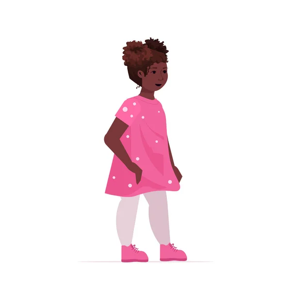 Mooi afrikaans amerikaans meisje schattig kind staande pose vrouwelijke cartoon karakter volledige lengte — Stockvector
