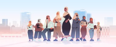 Arap iş kadını takım lideri Arap iş adamları liderlik kavramının önünde duruyor.