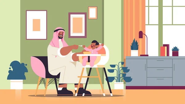 Arabo padre alimentazione suo piccolo figlio su bambini mangiare sedia paternità genitorialità concetto papà spendere tempo con bambino — Vettoriale Stock