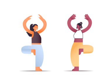 Spor giyim yarışındaki kadınların yoga egzersizlerini sağlıklı yaşam tarzı konseptini tamamen izole ederek karıştır.