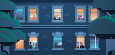 Melez ırk komşuları olan binanın dış yüzeyi kişisel bilgisayarlarda çevrimiçi video oyunları oynayan sanal oyuncular