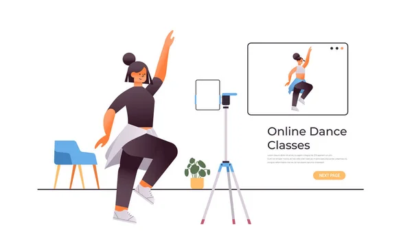 Tanečnice dělá taneční cvičení při sledování on-line video tréninkový program s učitelem tance cvičení — Stockový vektor