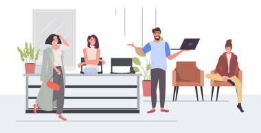 İnsanlar resepsiyondaki toplantı sırasında modern güzellik salonunu tartışıyorlar. Tam boy yatay.