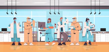 Coronavirüs araştırmacılarına karşı aşı geliştiren bilim adamları tıp laboratuarında çalışıyor.