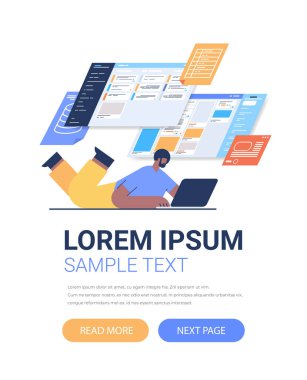 Sanal panodaki verileri analiz eden işadamı analiz süreci dijital pazarlama şirketi stratejisi