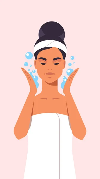 Jeune femme lavage visage belle fille avec une peau propre et fraîche habillée en serviette soins de la peau spa relax soin du visage concept portrait — Image vectorielle