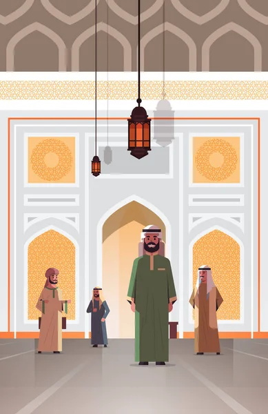 Arabische mensen komen naar nabawi moskee gebouw moslim religie concept Arabische mannen in traditionele kleding platte volledige lengte — Stockvector