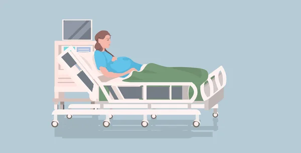 Gravid kvinna som ligger på sjukhus säng före förlossningen graviditet koncept full längd — Stock vektor