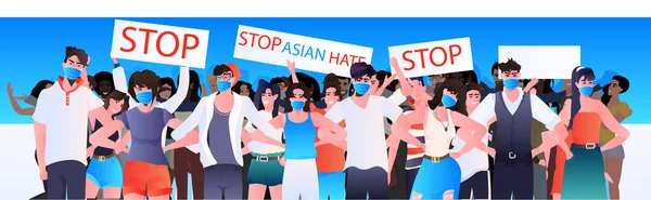 Stoppa asiatiska hatpersoner i masker som håller banderoller mot rasistiskt stöd under coronavirus pandemi koncept — Stock vektor