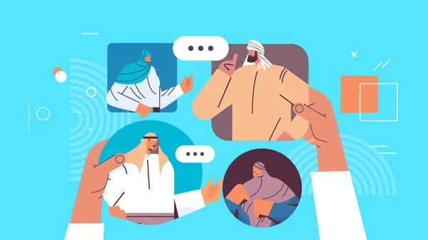 Araber, die im Messenger oder im sozialen Netzwerk Chat-Blase Kommunikation online Instant Messaging — Stockvektor
