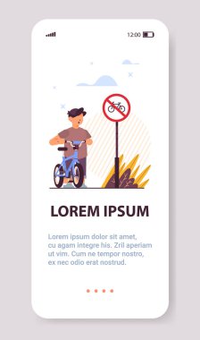 Kırmızı yuvarlak Yahudi yasağının yanında duran bisikletli çocuk yol güvenliği kavramını dikey olarak işaretliyor.