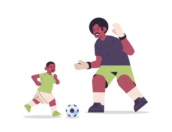 Afro-americano padre giocare a calcio con il figlio genitorialità concetto di padre trascorrere del tempo con il suo bambino — Vettoriale Stock