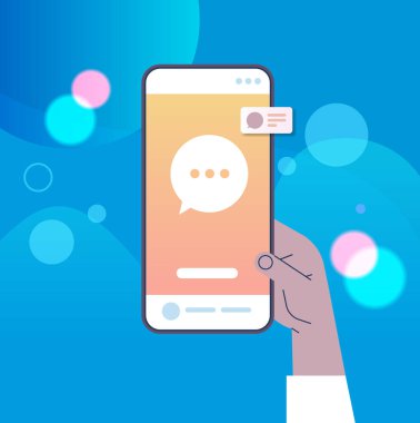 Akıllı telefon ekranında mobil sohbet uygulaması kullanarak çevrimiçi iletişim kavramı