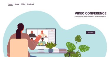 İş kadını çevrimiçi video konferansı sırasında karışık yarış arkadaşlarıyla sohbet ediyor