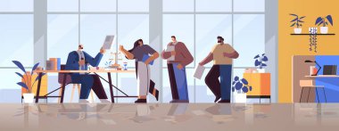 Resmi belge noterini damgalayan belgeleri imzalamak ve yasallaştırmak için avukatlık bürosunu ziyaret edenler