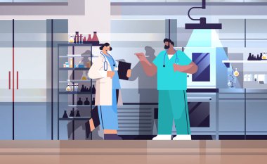 Laboratuvar araştırmacılarında çalışan bilim adamları laboratuvar moleküler mühendisliğinde kimyasal deneyler yapıyorlar.