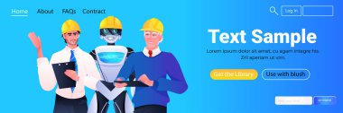 Robot ve işçi mühendisleri bir arada duruyorlar inşaat işçileri toplantıda tartışıyorlar.