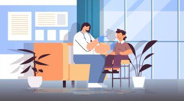 Doktor, küçük çocuk hasta PCR tanı prosedürü covid-19 salgınından koronavirüs örneği alıyor.