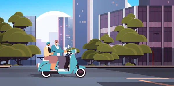 ヘルメット運転のシニアカップルスクーター祖父母は上を移動しますモップ活動的な高齢者の概念 — ストックベクタ