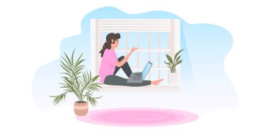 Kadın pencere pervazında oturmuş dizüstü bilgisayar konseptini kullanıyor. Oturma odası iç mekanı.