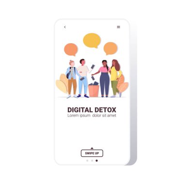 İnsanlar aletleri dijital detoks konseptine atıyorlar arkadaşlar interneti ve sosyal ağları terk ediyorlar.