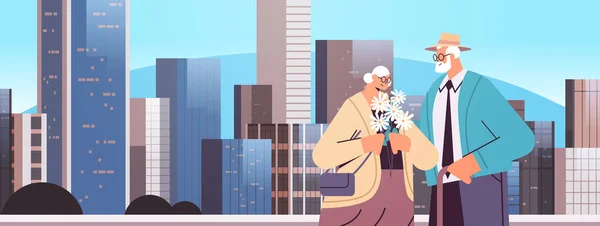 Senioren paar staan samen grootouders tijd doorbrengen samen stadsgezicht achtergrond — Stockvector