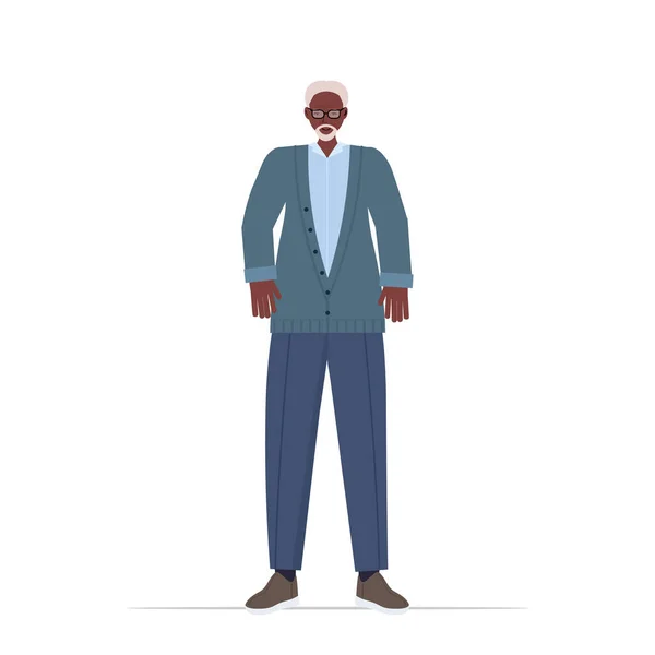 Viejo africano americano hombre en casual de moda ropa senior masculino de dibujos animados carácter de pie pose — Vector de stock