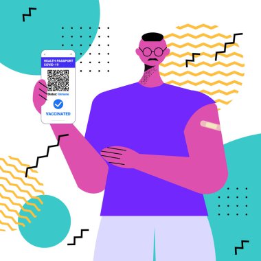 Akıllı telefon ekranında dijital dokunulmazlık pasaport kullanan aşılanmış bir adam covid-19 salgını risksiz