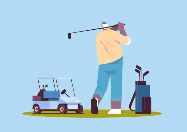 Starszy Afroamerykanin człowiek gra w golfa w wieku gracza biorąc strzał aktywny podeszły wiek pojęcie poziome — Wektor stockowy