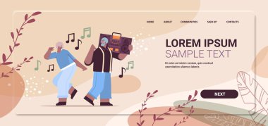 Bas gitarlı son sınıf ailesi dans ediyor, şarkı söylüyor, Afro-Amerikan büyükanne ve büyükbabası eğleniyor.