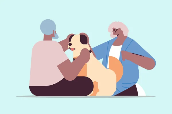 Senior couple afro-américain passer du temps avec petit chien détente retraite concept pleine longueur — Image vectorielle