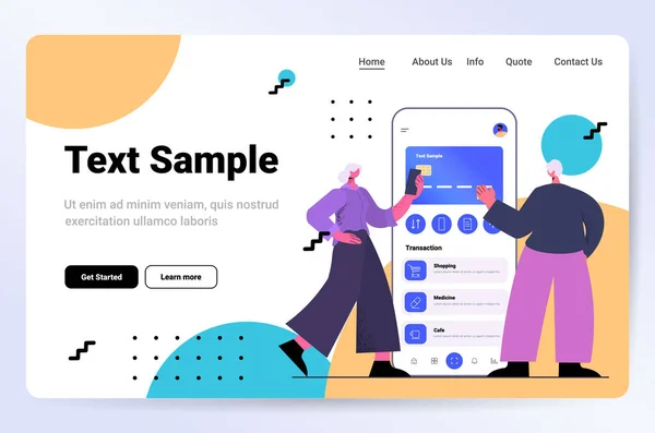 Pareja de personas mayores utilizando la aplicación de banca móvil con tarjeta de crédito en la pantalla del teléfono inteligente e-pagos concepto de compras en línea — Archivo Imágenes Vectoriales