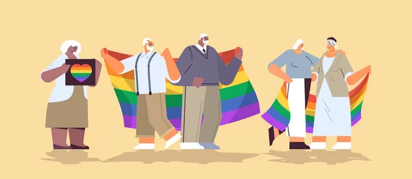 Mieszanka wyścig senior ludzie grupa gospodarstwa lgbt tęcza flaga gej Lesbijki miłość parada duma festiwal transgender miłość koncepcja — Wektor stockowy